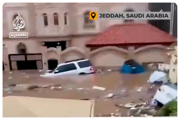 <p>Ket Foto: Banjir Jeddah, Arab Saudi (Twitter/@AJEnglish)</p>
