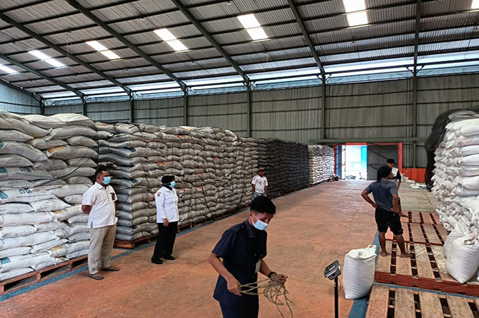 <p>Foto: Bantuan beras untuk warga Isoman di Parigi Moutong.</p>
