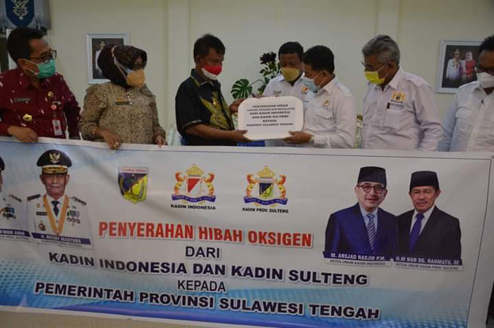 <p>Foto: Penyerahan Bantuan KADIN Sulawesi Tengah.</p>
