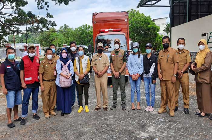 <p>Foto: Pelepasan Bantuan Kemanusiaan Parigi Moutong untuk Korban Gempa Majene, Sulbar, di gedung Indoor Kantor Bupati Parigi Moutong, Senin 18 Januari 2021, GemasulawesiFoto/Rafii.</p>
