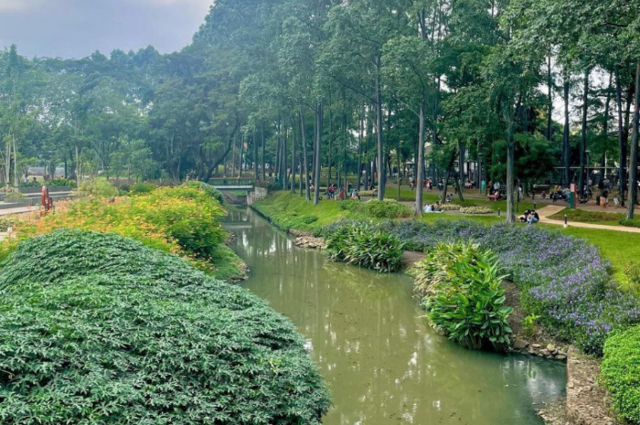 <p>Ket foto: Serunya menikmati wisata Tebet Eco Park di Jakarta, asri dan banyak pepohonan (Foto/Instagram/istiqomarils)</p>
