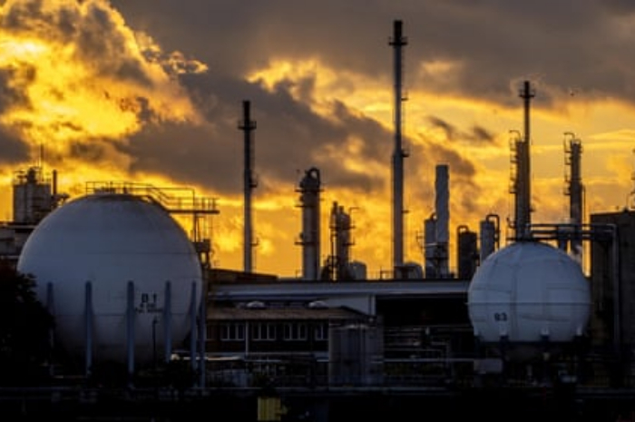 <p>Keterangan Foto: BASF akan mengurangi 2600 pekerjaan karena krisis energi, (Foto:/Twitter/jjpjoly)</p>
