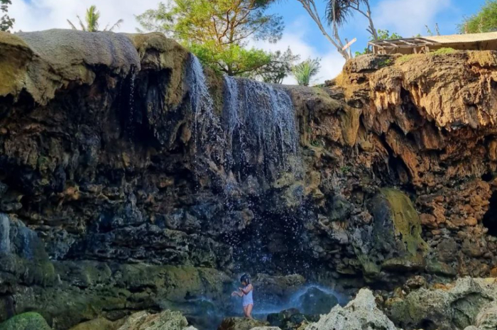 <p>Ket foto: Wisata Pantai Jogan Yogyakarta dengan keindahan laut dan air terjunnya (Foto/Instagram/ryangustavo80)</p>
