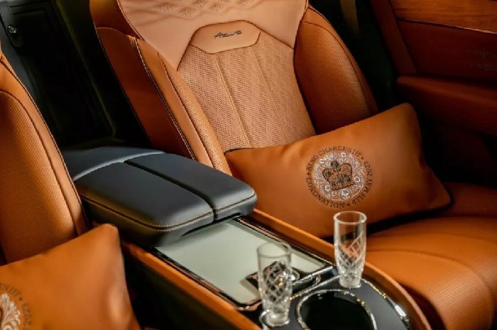<p>Bantal Kabin dari Bentley dengan edisi terbatas untuk menyambut penobatan Raja Charles III (Foto/Bentley) </p>