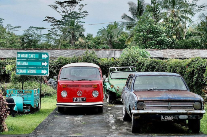 <p>Ket foto: Hunting foto di wisata Junkyard Autopark and Cafe Magelang, unik banget! (Foto/Instagram/junkyard_autopark)</p>
