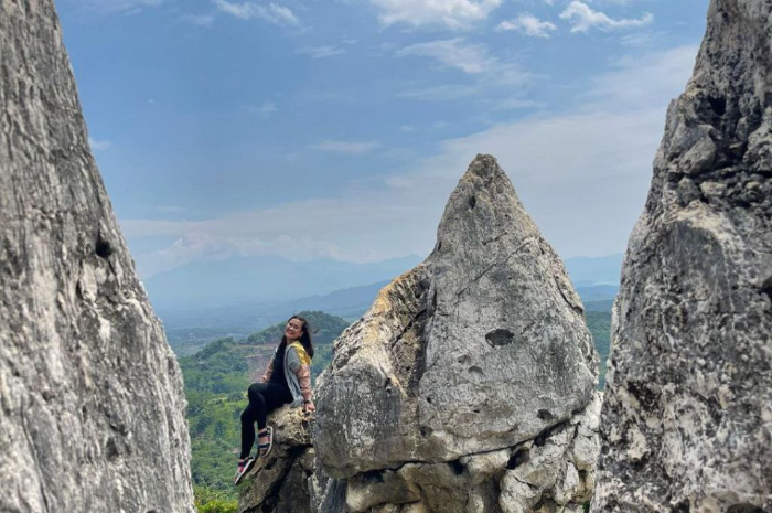 <p>Ket foto: Serunya berburu foto di wisata Stone Garden yang ada di Bandung (Foto/Instagram/agneslimbong)</p>
