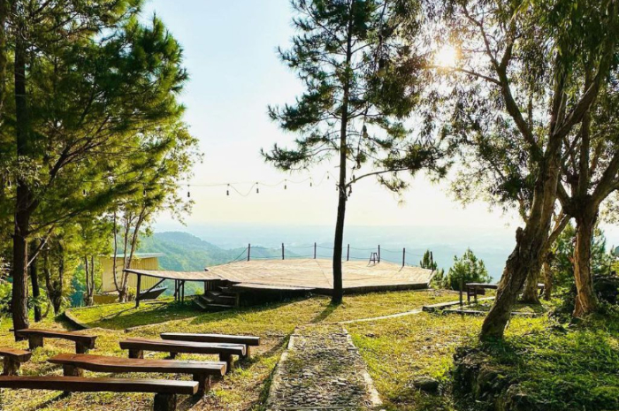 <p>Ket foto: Indahnya wisata Bukit Lintang Sewu yang berlokasi di Yogyakarta (Foto/Instagram/bukitlintangsewu)</p>
