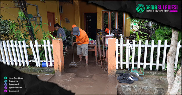 <p>Ket Foto: Warga membersihkan sisa banjir Desa Torue di rumah (Foto Istimewa)</p>
