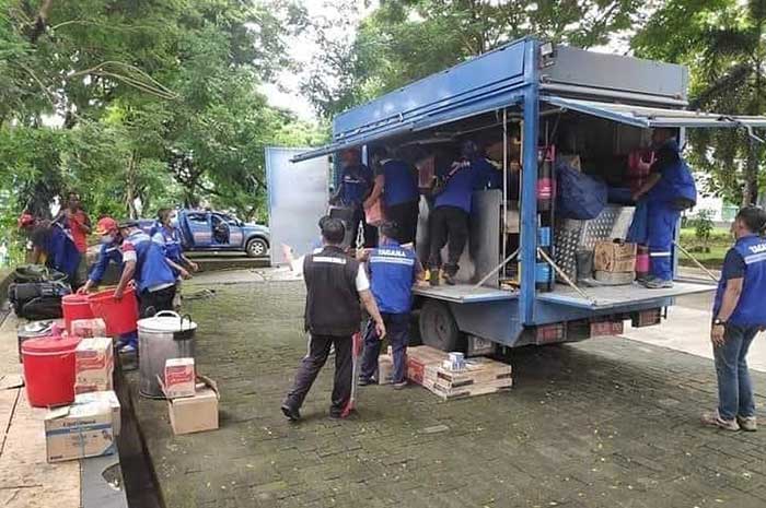 <p>Foto: Posko Bantuan Kemanusiaan Dinsos Sulawesi Tengah di Sulbar, Minggu 17 Januari 2021/Biro Humas Protokol Pemprov Sulawesi Tengah.</p>
