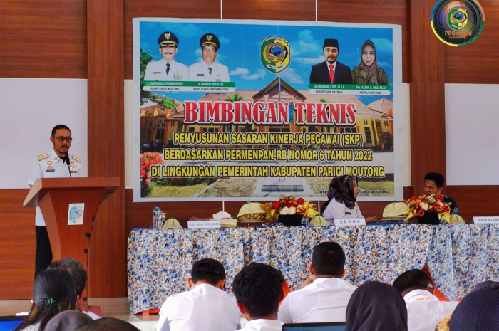 <p>Ket Foto: Sekretaris Daerah Parigi Moutong Zulfinasran membuka Bimtek penyusunan SKP (Foto/Prokopim Parigi Moutong)</p>
