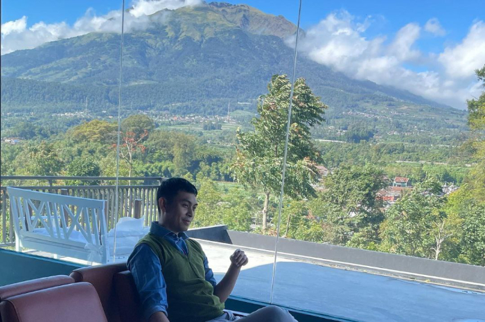 <p>Ket foto: Flow Skyland Cafe and Eatery Magelang siap temani nongkrongmu saat jalan-jalan ke Gunung Telomoyo! (Foto/Instagram/flow.skyland)</p>
