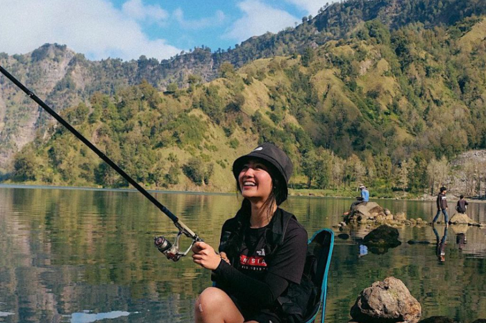 <p>Ket foto: Indahnya destinasi wisata Danau Segara Anak yang berada di Lombok Timur (Foto/Instagram/febbyrastanty)</p>
