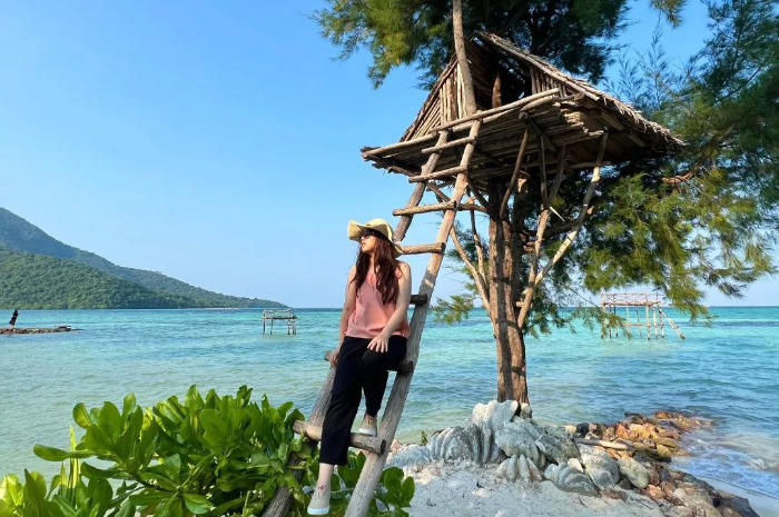 <p>Ket foto: Spot menarik di wisata Pantai Bobby Karimunjawa, cocok untuk hunting foto (Foto/Instagram/imeldalee927)</p>