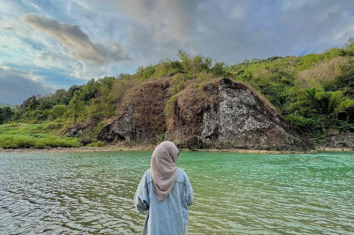 <p>Ket foto: Keindahan wisata Lembah Oyo Kedungjati Yogyakarta dengan airnya yang kehijauan (Foto/Instagram/aqillahfadiaa)</p>
