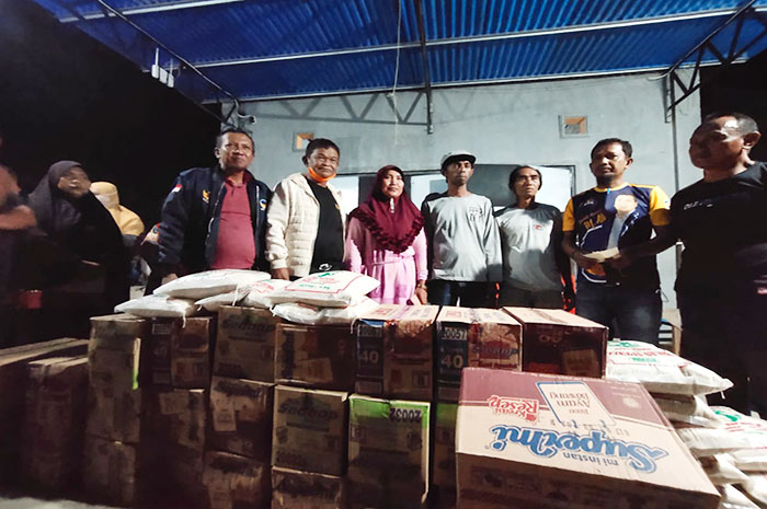 <p>Cagub Sulteng Rusdi Mastura Bantu Korban Banjir Parimo, di Desa Boyantongo, Minggu, 12 Juli 2020.</p>
