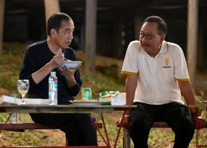 Ket. Foto: Presiden Jokowi Menikmati Makan Malam di IKN (Foto/X/@jokowi)