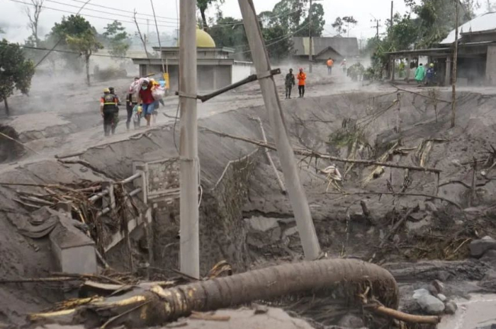 <p>Ket Foto: Dusun Kajar Kuning, Desa Sumberwuluh, Kecamatan Candipuro salah satu lokasi terdampak awan panas guguran Gunung Semeru (Foto/Facebook Humas Lumajang)</p>
