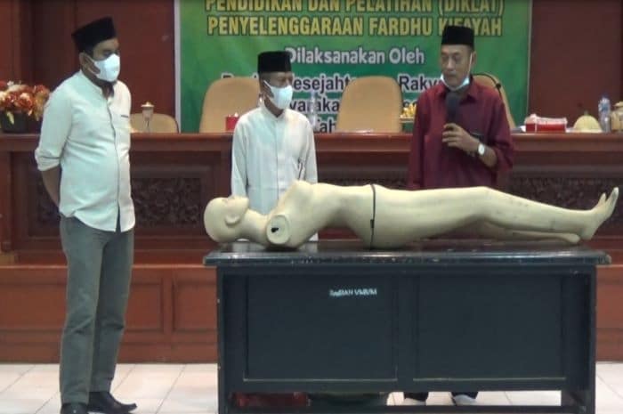 <p>Kegiatan Pelaksanaan Diklat Fardhu Kifayah di Gedung Auditorium Kantor Bupati Parigi Moutong. (ft- Aldi/gemasulawesi.com)</p>
