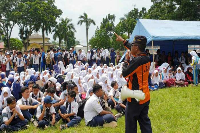 <p>Foto: Illustrasi Tagana Masuk Sekolah Masuk SMP</p>
