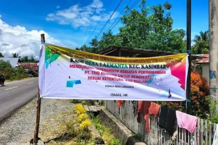 <p>Ket Foto: Spanduk Mendukung Aktifitas Pertambangan PT Trio Kencana. (Foto/dok. gemasulawesi.com)</p>