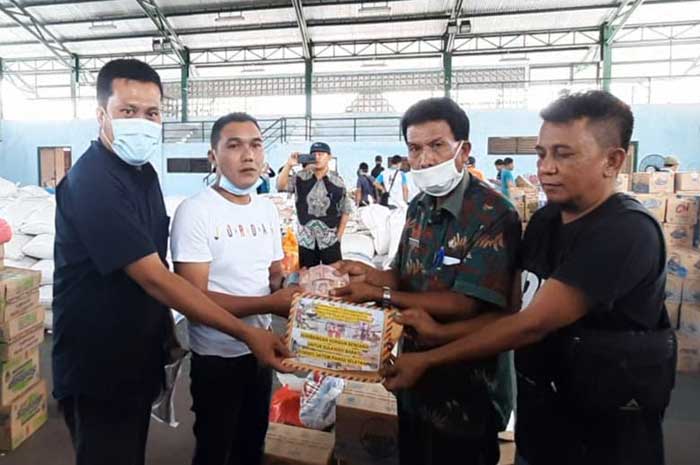 <p>Foto: Penyerahan Donasi ke Posko Center Bantuan Kemanusiaan Pemda Parimo.</p>
