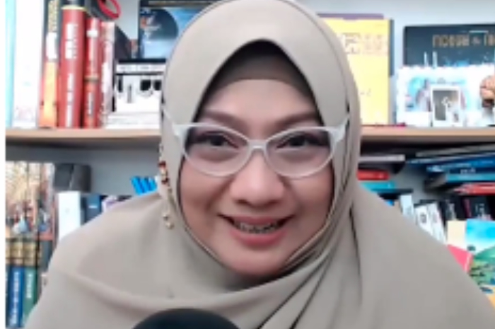 <p>Ket Foto: dr. Aisah Dahlan, CMHt, CM.NLP (Foto/Instagram/@menebar_bahagia)</p>
