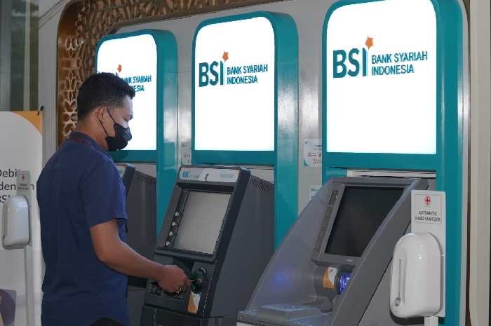 <p>Ket. Bank Syariah Indonesia (BSI) menyiapkan ATM untuk proses transaksi pembayaran pendaftaran UTBK-SNBT 2023 (Foto/Bank Syariah Indonesia) </p>

