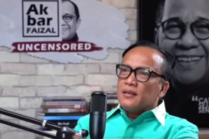 <p>Ket Foto: Emmanuel Ebenezer (Mantan Ketua Relawan Ganjar Pramono Mania)(Foto/Screenshot Youtube Akbar Faizal Uncensored)</p>
