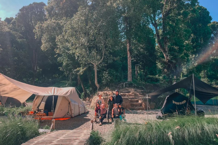 <p>Ket foto: Camping seru di wisata Rengganis Campsite Bandung (Foto/Instagram/idalestari1_)</p>
