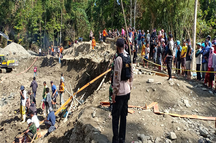 <p>Foto: Polres Parimo Evakuasi Korban Tambang Buranga. Kamis, 25 Februari 2021.</p>