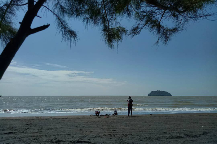 <p>Ket foto: Keindahan wisata Pantai Gua Manik di Jepara yang memikat hati (Foto/Instagram/rachma_herlina)</p>
