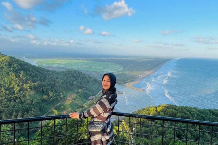 <p>Ket foto: Menilik pesona wisata Sagara View Kebumen dengan lanskap pantai (Foto/Instagram/anitaanggaini_)</p>
