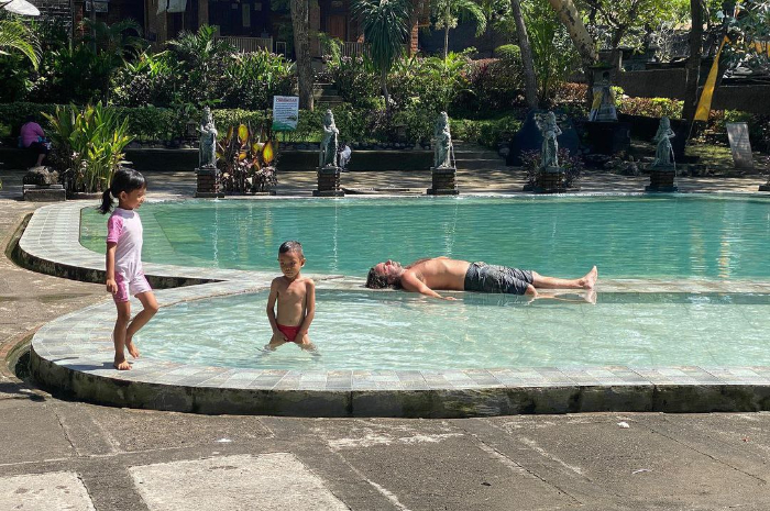 <p>Ket foto: Keindahan wisata Pemandian Air Panas Banyuwedang Bali yang memikat (Foto/Instagram/nopi_hartawan)</p>