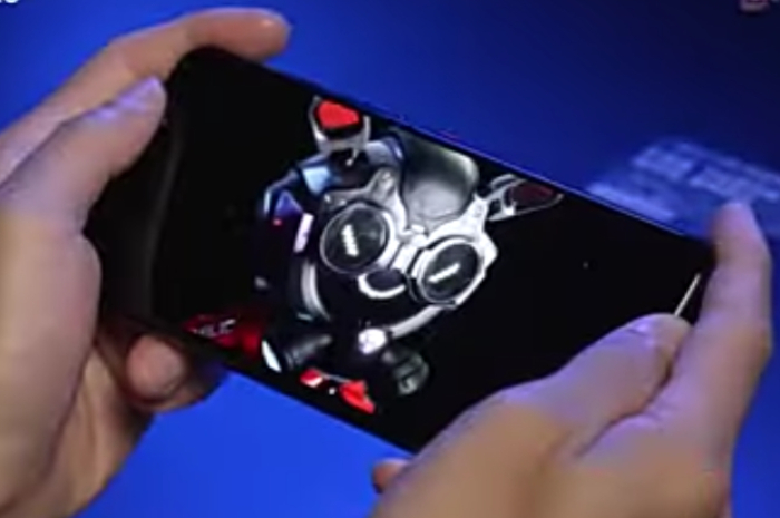 <p>Foto HP Gaming ROG Phone 7 (foto/youtube/@yatekno.com)</p>
