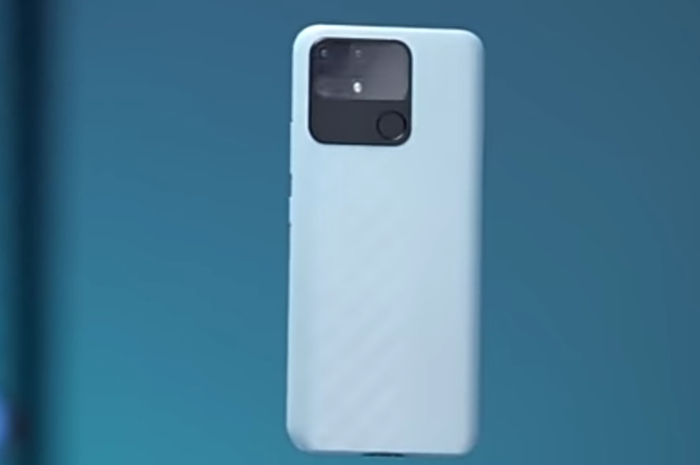 <p>Foto HP Realme yang sudah anjlok harganya (foto/youtube/@yatekno.com)</p>
