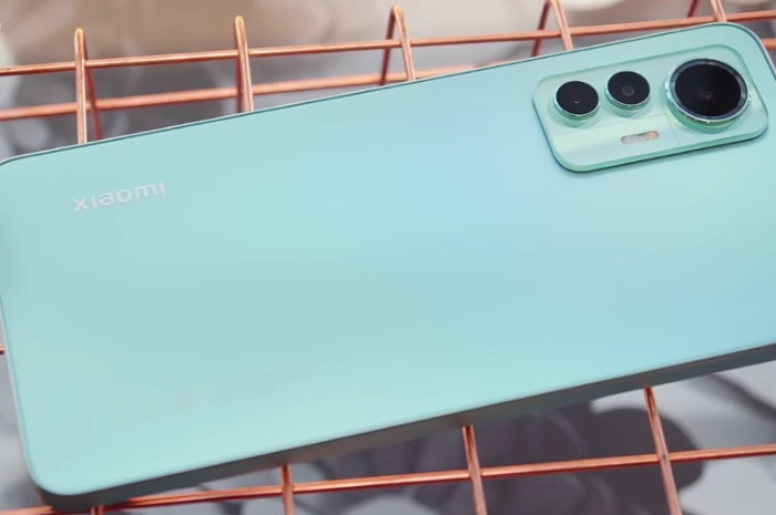 <p>Foto HP yang punya spesifikasi super dan menonjolkan fitur kamera (foto/youtube/@denzhopro)</p>
