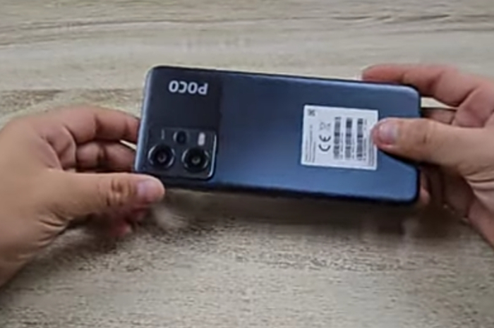 <p>Foto Kekurangan Poco X5 5G (foto/youtube/@eramobile)</p>
