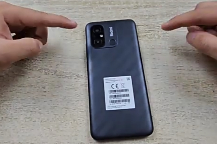 <p>Foto kekurangan Redmi 12C (foto/youtube/@eramobile)</p>
