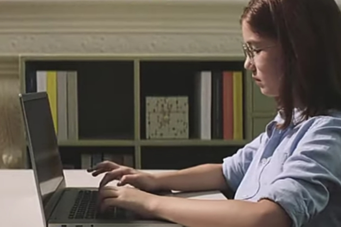 <p>Foto laptop Samsung chromebook 4 (foto/youtube/@denzhopro)</p>
