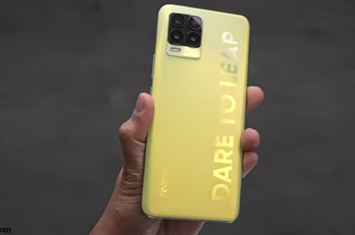 <p>Foto Realme 8 Pro (foto/youtube/@maugadget)</p>