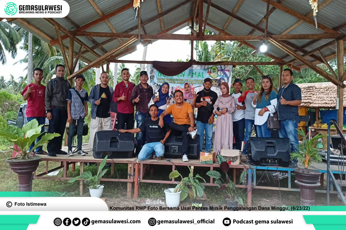 <p>Ket Foto: Komunitas RMP Foto bersama Usai Pentas Penggalangan dana pembangunan masjid Ponpes Abnau Lil Chairaat Parigi, Minggu (6/3/22). (Foto/Istimewa)</p>
