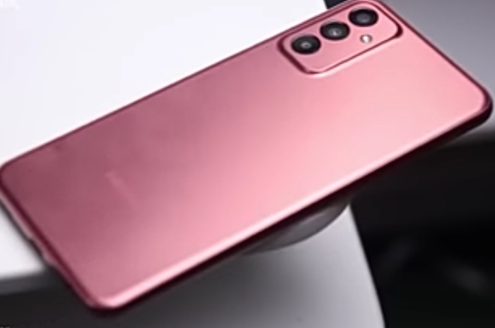 <p>Foto Samsung Galaxy M23 5G (foto/youtube/@pricebook)</p>
