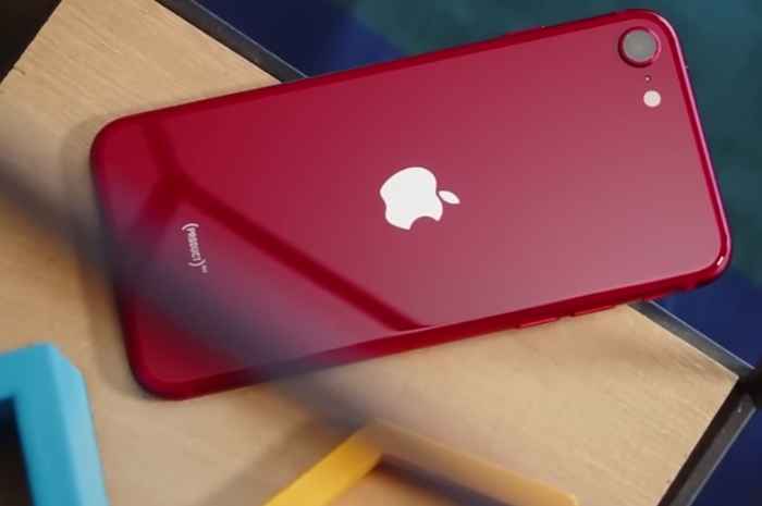 <p>Foto varian iPhone berkualitas andalan (foto/youtube/@yatekno.com)</p>
