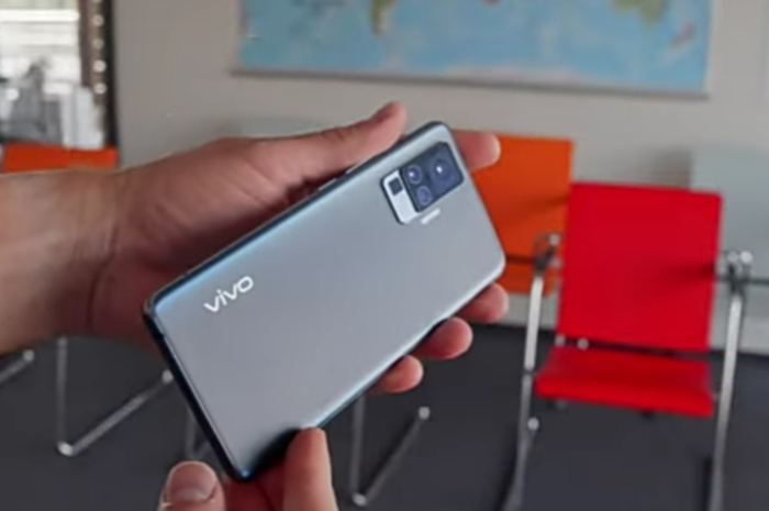 <p>Foto Vivo X50 Pro (foto/youtube/@maugadget)</p>