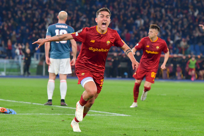 <p>Ket Foto: Foto Paulo Dybala selebrasi di lapangan setelah cetak gol (Foto/Twitter/As Roma)</p>

