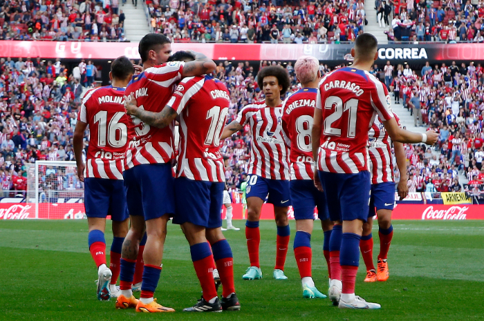 <p>Ket Foto: Foto para pemain Atletico Madrid sedang berkumpul dan selebrasi di lapangan (Foto/Twitter/Atletico de Madrid)</p>

