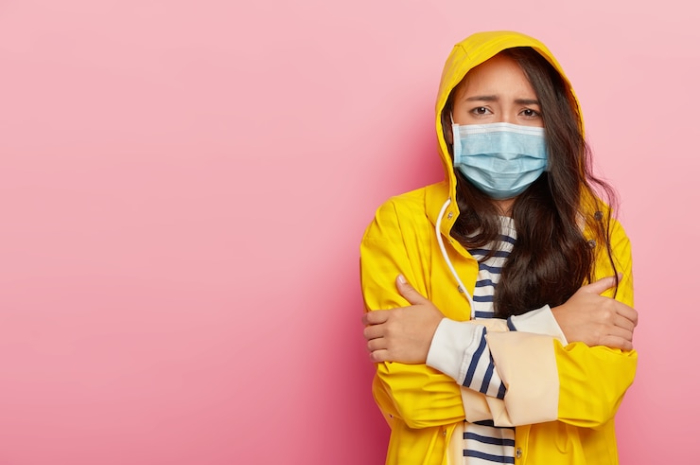 <p>Ket Foto: Ilustrasi orang terkena alergi dingin (Foto/Freepik)</p>
