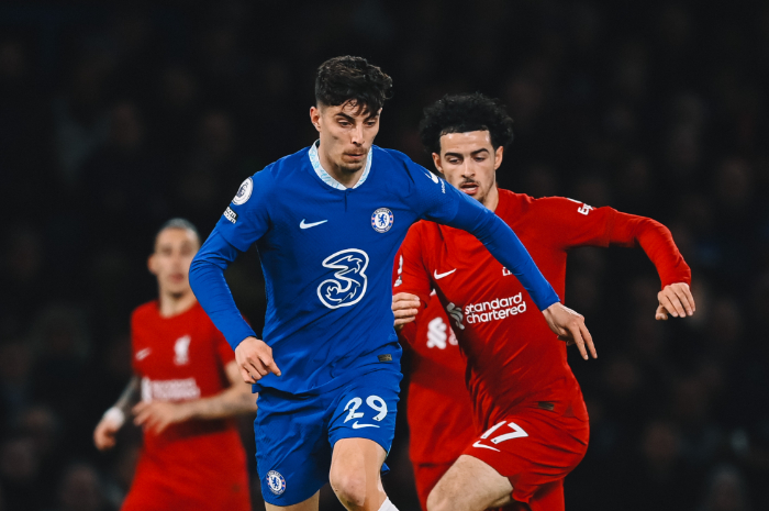 <p>Ket Foto: Foto pemain Chelsea dan liverpool di lapangan sedang tanding (Foto/Twitter/Chelsea FC)</p>
