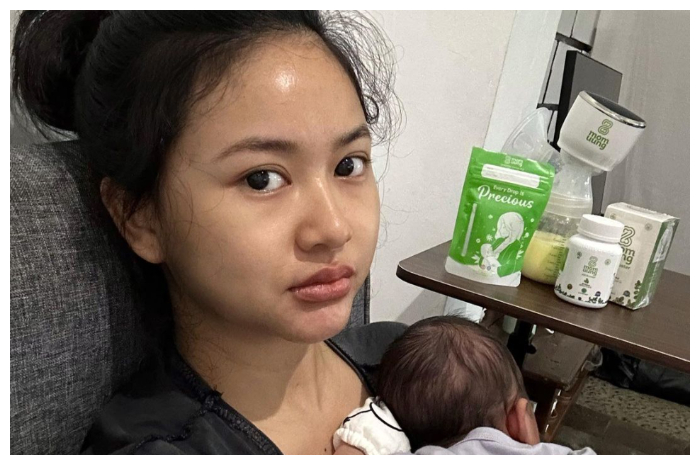 <p>Ket Foto: Adinda Azani melahirkan sang buah hati pertamanya hingga banjir pujian kecantikan dari netizen (Foto/Instagram/@dindazani)</p>
