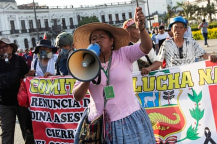 <p>Keterangan Foto: Demonstrasi di Peru Menuntut Presiden Peru Mundur, (Foto:/Twitter/@Lucas Aguayo)</p>
